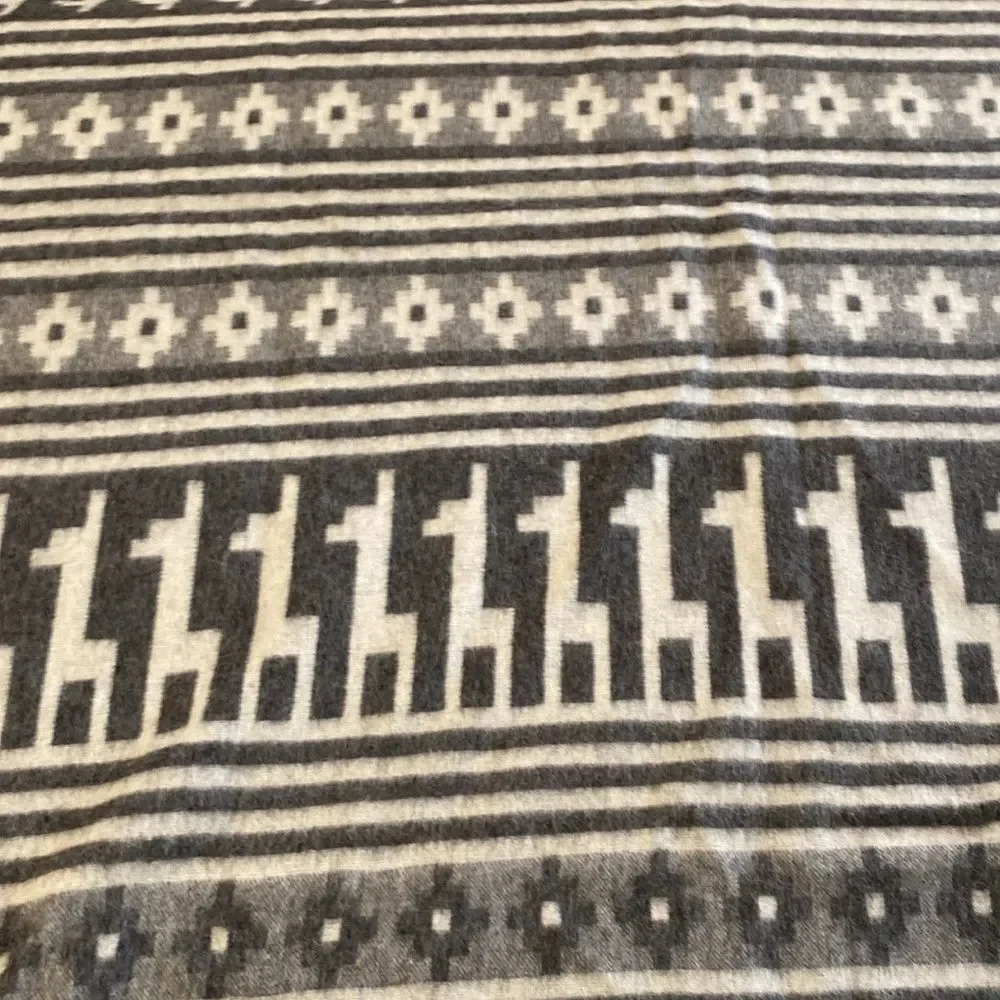 Alpaca Threadz blanket